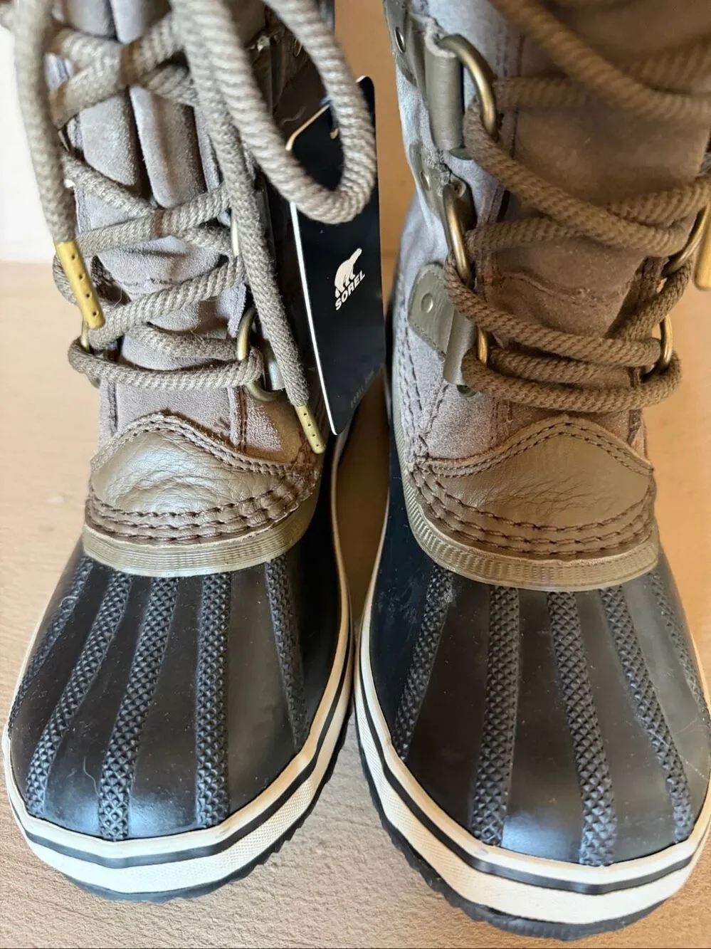 Sorel Joan of Arctic women’s waterproof winter boots in size 5.5